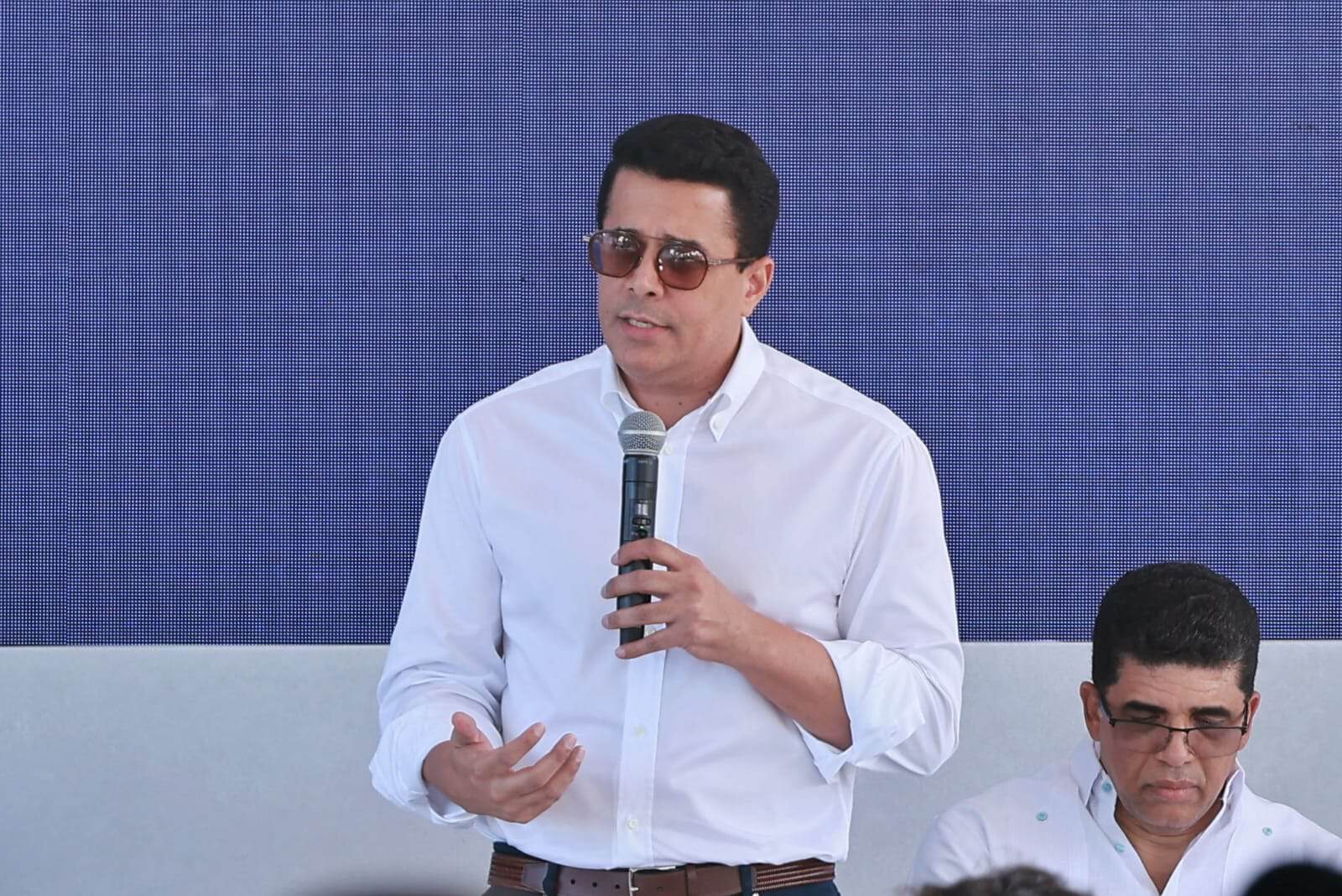 El ministro de Turismo, David Collado, habla durante la inauguración de la segunda etapa del malecón de Santo Domingo Este.