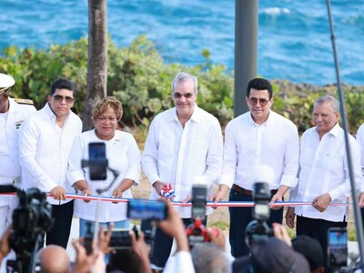 Abinader y Collado inauguran remozamiento del malecón de SDE