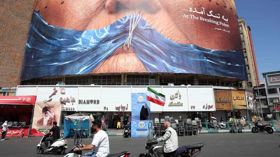 Los iraníes, en el limbo de ni guerra ni paz y a la espera de que "pase algo" Los iraníes, en el limbo de ni guerra ni paz y a la espera de que "pase algo"