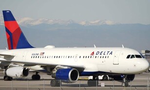 Avi&oacute;n regresa de emergencia al aeropuerto de Santiago tras fuerte olor