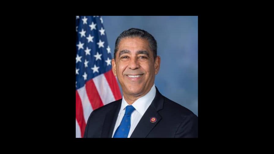 Espaillat impulsa medida para limitar compra de datos personales por agencias federales