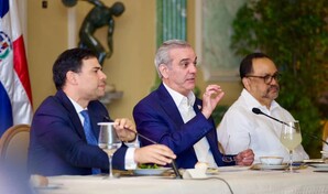 Luis Abinader se re&uacute;ne con la clase art&iacute;stica para fortalecer la cultura nacional
