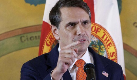 Fiscal general interino de EE. UU. retira pol&eacute;mico fondo para compensar a seguidores de Trump