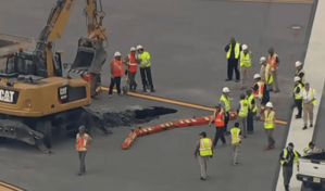 Cierran pista en aeropuerto internacional de La Guardia tras aparici&oacute;n de socav&oacute;n