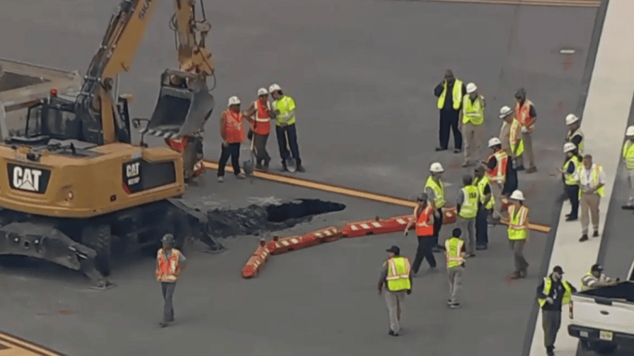 Cierran pista en aeropuerto internacional de La Guardia tras aparición de socavón Cierran pista en aeropuerto internacional de La Guardia tras aparición de socavón
