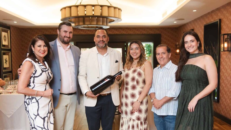 Jason Santos participa en jornadas sobre vinos organizadas por El&iacute;as Distribuci&oacute;n en RD