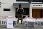 Tras larga persecuci&oacute;n, decomisan 978 paquetes de coca&iacute;na y detienen tres venezolanos en RD