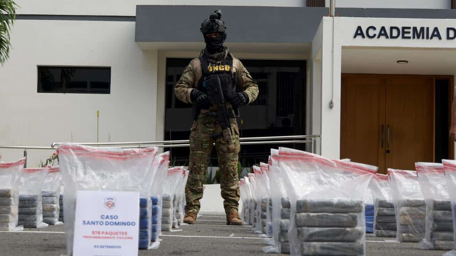Tras larga persecuci&oacute;n, decomisan 978 paquetes de coca&iacute;na y detienen tres venezolanos en RD