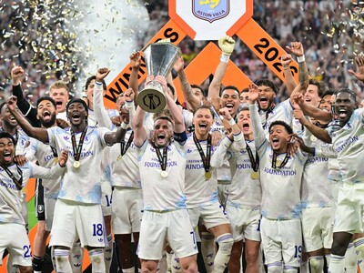 Europa League: Aston Villa desfila con el trofeo en Birmingham