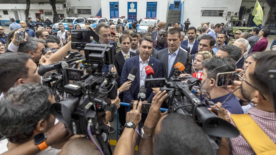 Flávio Bolsonaro, en plena tormenta a meses de las elecciones en Brasil Flávio Bolsonaro, en plena tormenta a meses de las elecciones en Brasil