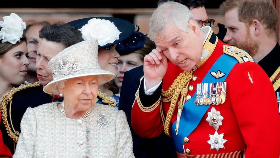 La reina Isabel II presionó para que nombrasen a su hijo Andrés como enviado comercial La reina Isabel II presionó para que nombrasen a su hijo Andrés como enviado comercial