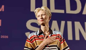 Tilda Swinton defiende en Cannes la inteligencia de los humanos sobre la de la IA