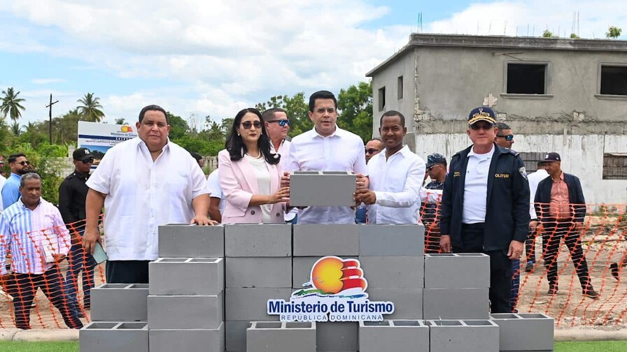 Turismo inicia obra en Las Clavellinas de Azua