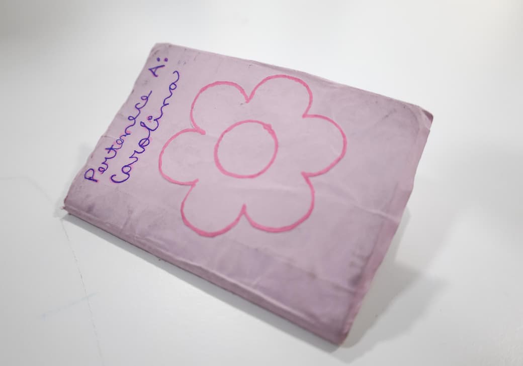 Portada de la libreta encontrada en el casillero de la v&iacute;ctima.