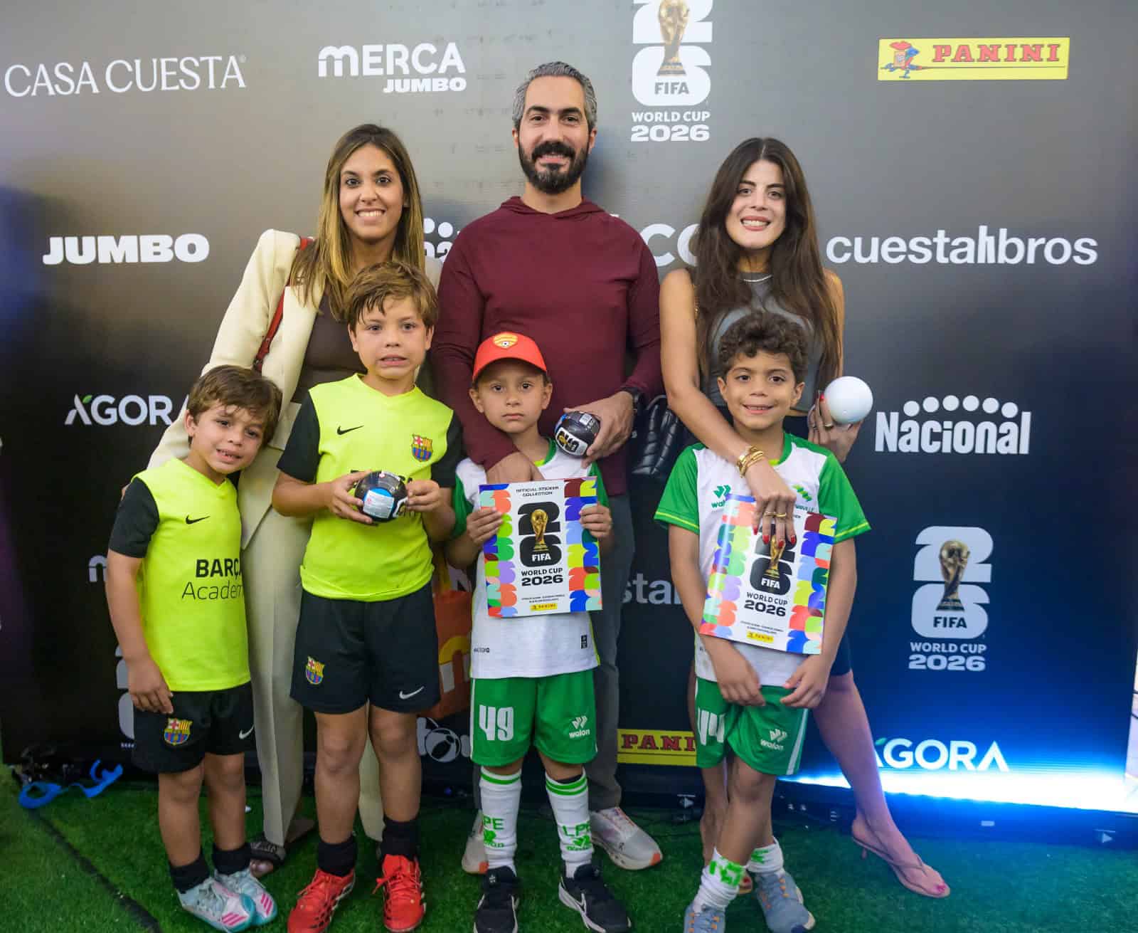Andrés Lara, Adrian Lara, Farah Robles, Ricardo García, Sebastián García, Felipe Villamán, Laura Read.