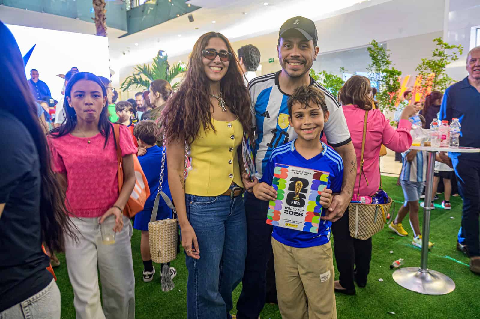 Karla Fatule, Javier Grullón y Teo Grullón.