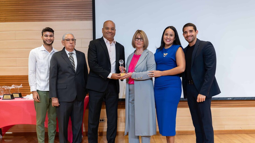 Pachelo Tours celebra 40 años de trayectoria con emotivo evento en Santiago Pachelo Tours celebra 40 años de trayectoria con emotivo evento en Santiago