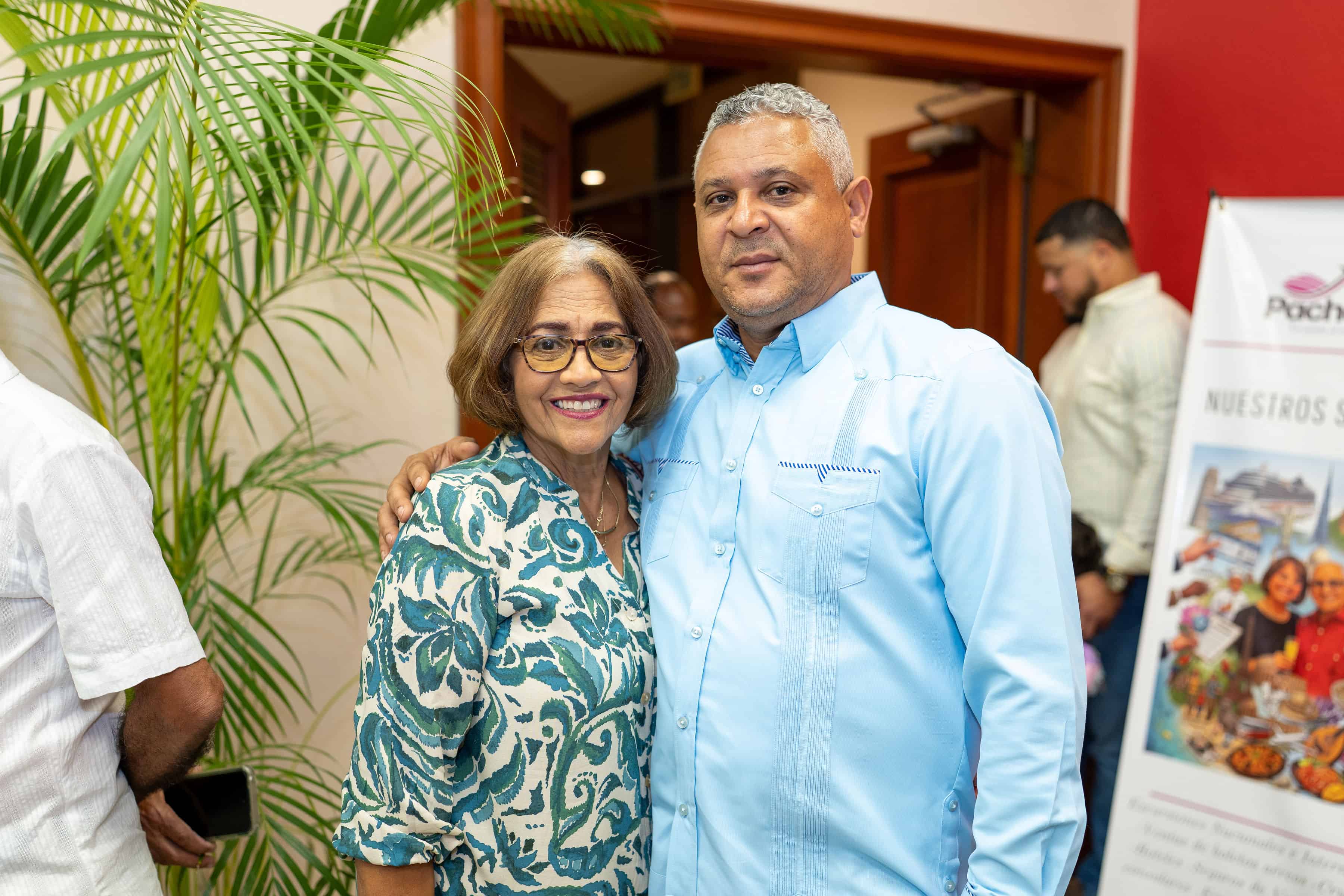 Doris de Estévez y Andrés Estévez.