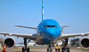Un avi&oacute;n de Aerol&iacute;neas Argentinas con La 10 de Messi llevar&aacute; a su selecci&oacute;n al Mundial 2026