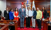 Ayuntamiento de Santiago declara "Visitante Distinguida" a embajadora de Francia en RD