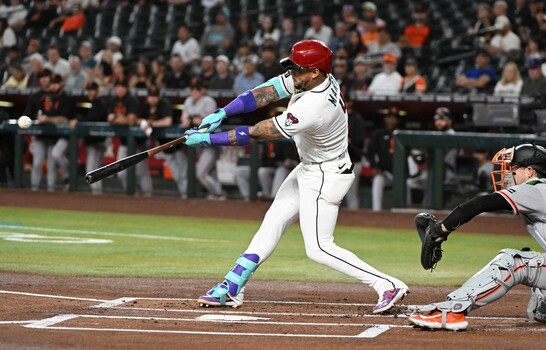 Ketel Marte empieza a despertar con el madero y Arizona sonr&iacute;e