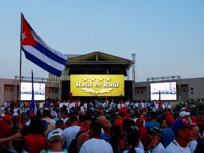 Manifestación en embajada de EE. UU. en Cuba por Raúl Castro