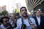 Riquelme entrega la documentación para ser candidato a presidir el Real Madrid Riquelme entrega la documentación para ser candidato a presidir el Real Madrid