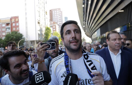 Riquelme entrega la documentaci&oacute;n para ser candidato a presidir el Real Madrid