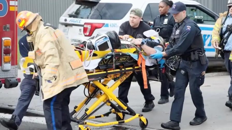 Incendio y explosi&oacute;n en astillero de Staten Island deja al menos 30 heridos