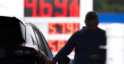 El verano comienza en EE. UU. lastrado por el alza de la gasolina debido a la guerra en Ir&aacute;n