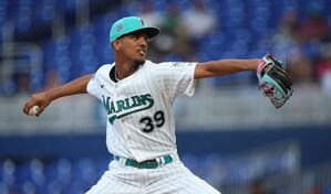 Juan Soto dispara jonr&oacute;n, pero Eury P&eacute;rez fren&oacute; a los Mets; Marlins ganaron 2-1