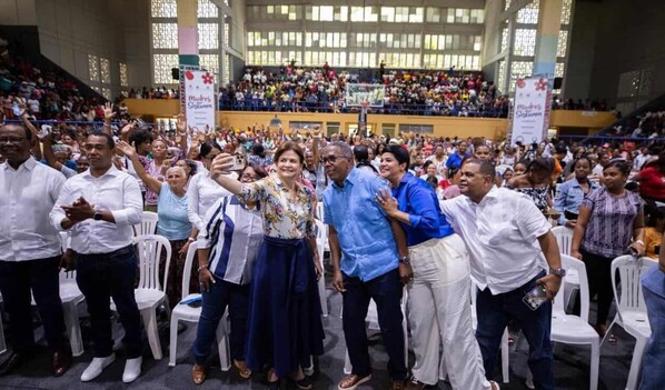 La vicepresidenta Raquel Pe&ntilde;a destaca papel de las madres dominicanas durante actividad en Barahona