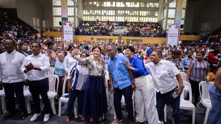 La vicepresidenta Raquel Pe&ntilde;a destaca papel de las madres dominicanas durante actividad en Barahona