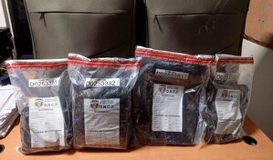 Arrestan a una estadounidense con m&aacute;s de siete kilos de presunta coca&iacute;na en AILA