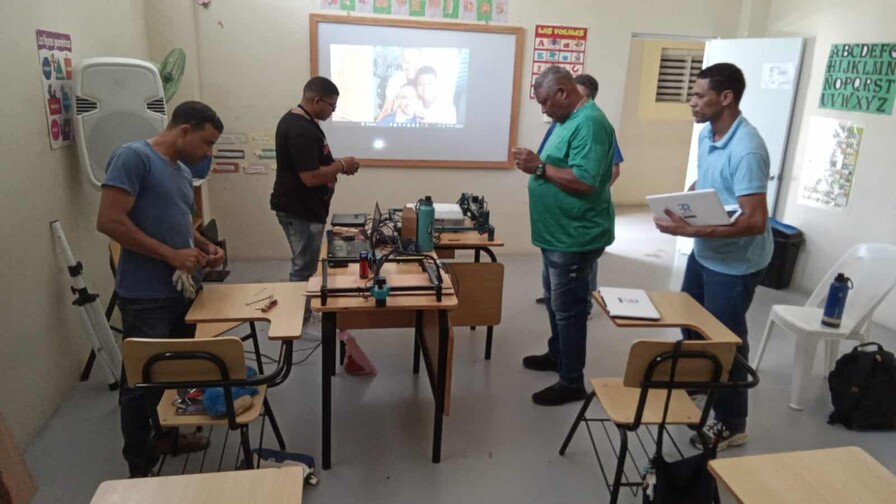 Capacitan a privados de libertad de Rafey Hombres en impresión y grabado láser Capacitan a privados de libertad de Rafey Hombres en impresión y grabado láser