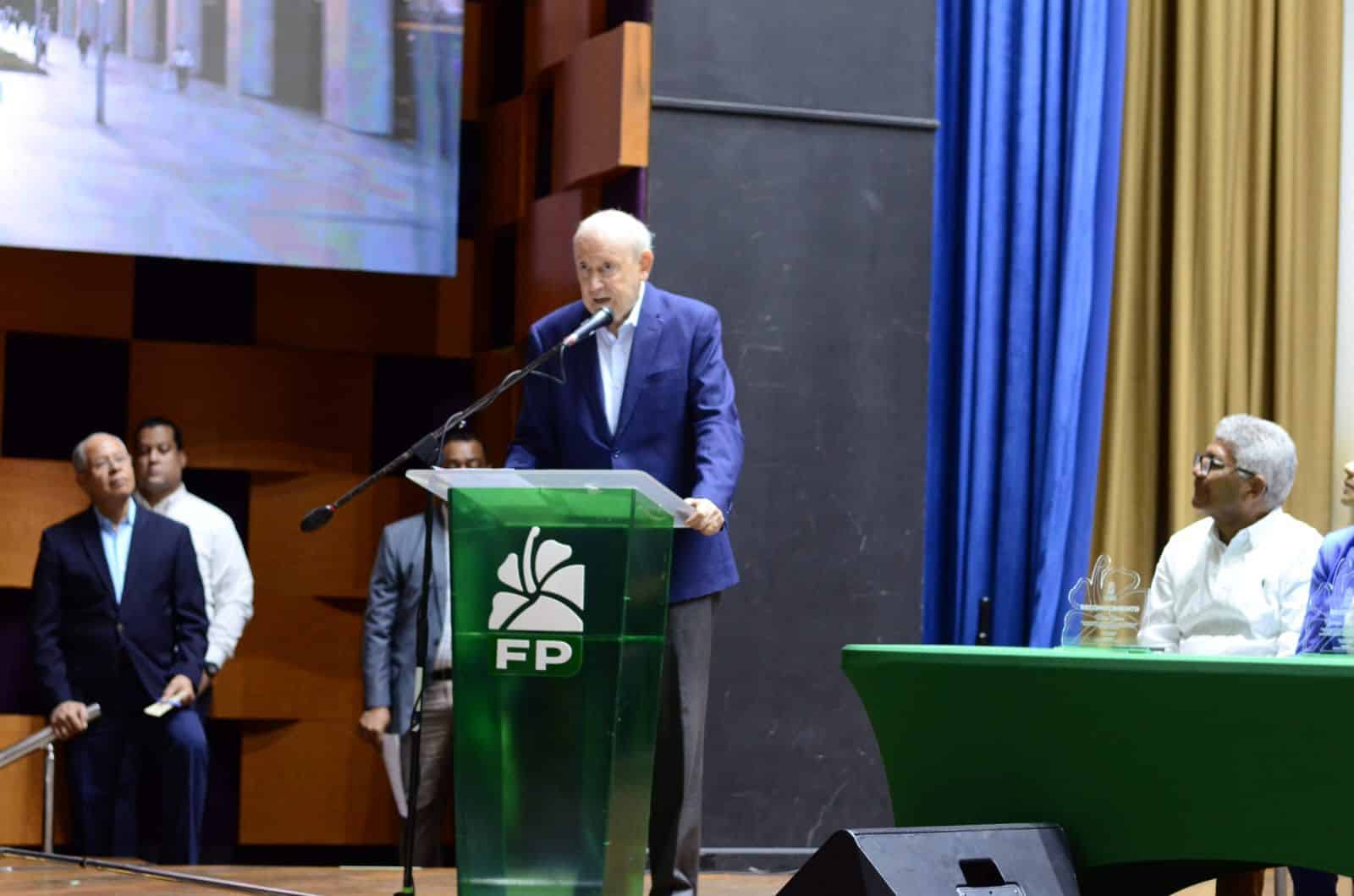 Rafael Alburquerque durante el evento