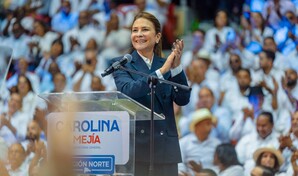 Carolina Mej&iacute;a afirma en Santiago: Estoy preparada para ser presidenta