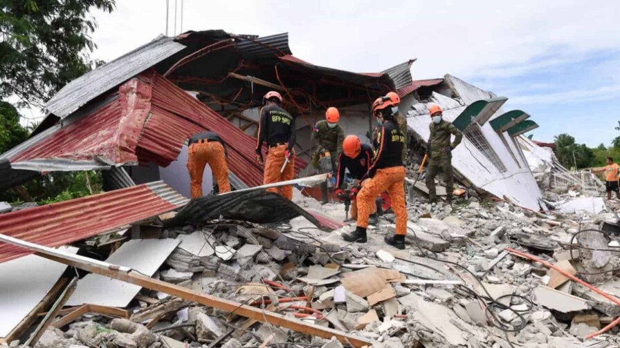 Diecinueve personas podrían estar atrapadas tras el derrumbe de un edificio en Filipinas Diecinueve personas podrían estar atrapadas tras el derrumbe de un edificio en Filipinas
