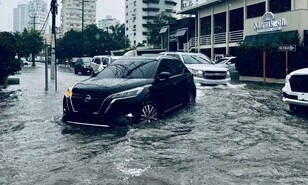 Fuertes lluvias causan inundaciones en calles y avenidas del Gran Santo Domingo