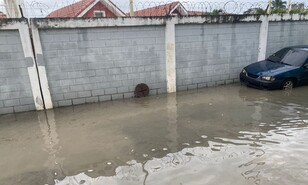Comunitarios exigen intervenci&oacute;n urgente ante inundaciones en La Toronja, SDE