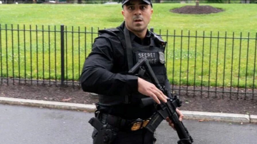 Muere el hombre que disparó frente a la Casa Blanca, según medios de EE. UU. Muere el hombre que disparó frente a la Casa Blanca, según medios de EE. UU.