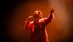 Un ac&uacute;stico con actitud de rock: Beto Cuevas emociona en Santo Domingo