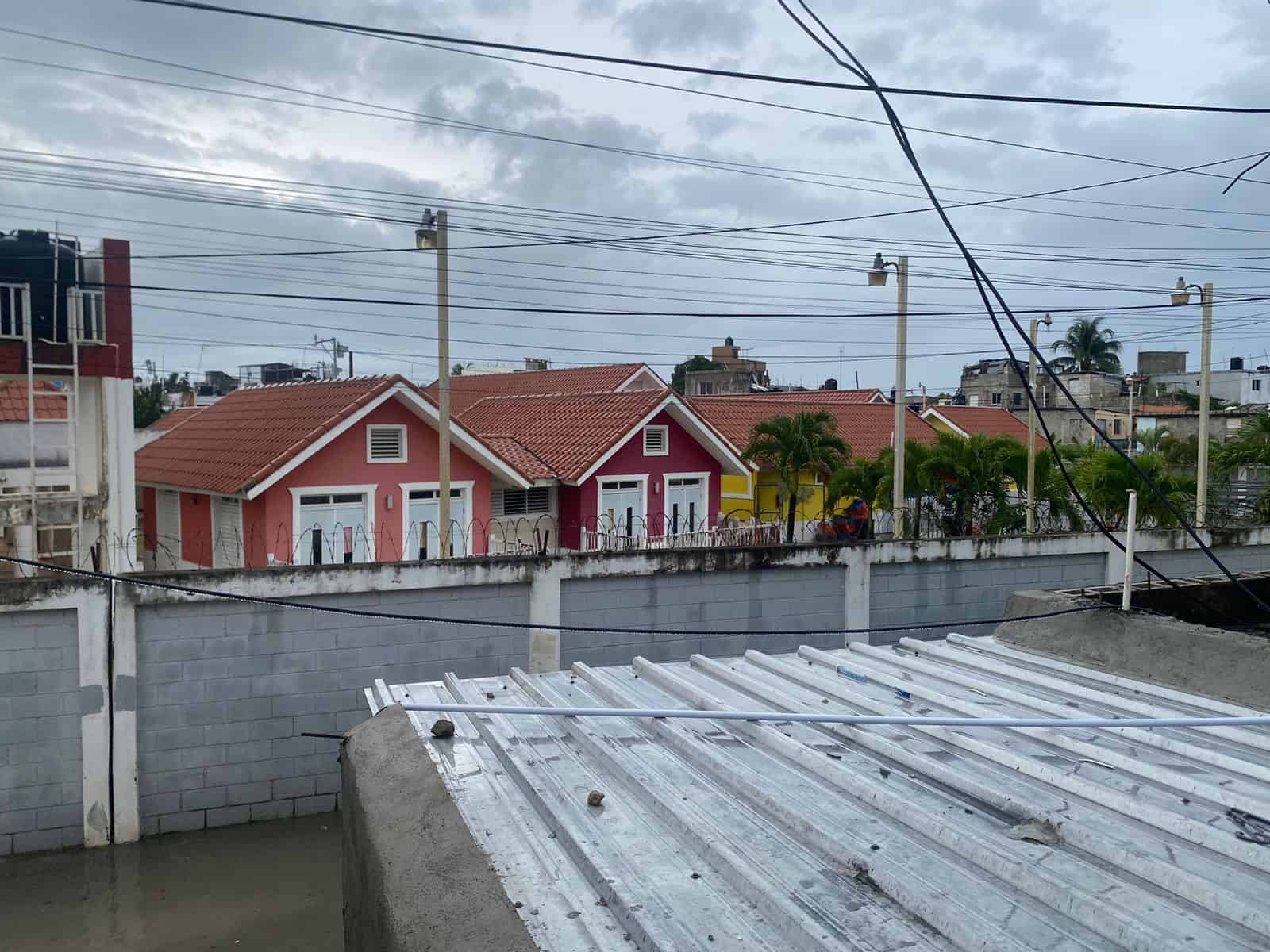 Inundaciones por lluvias este domingo 24 de mayo en La Toronja, SDE.