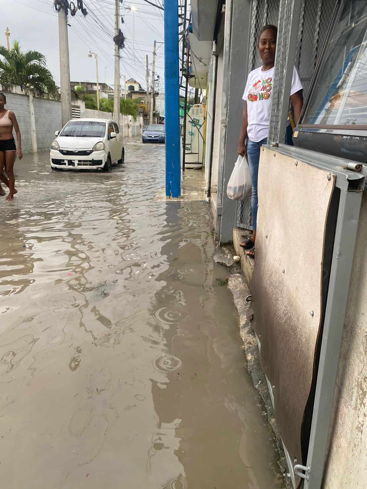 Inundaciones por lluvias este domingo 24 de mayo en La Toronja, SDE.