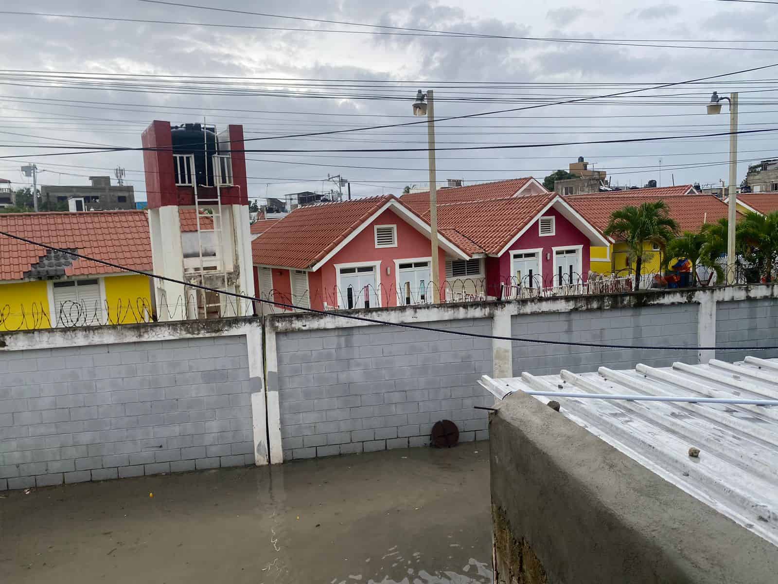 Inundaciones por lluvias este domingo 24 de mayo en La Toronja, SDE.