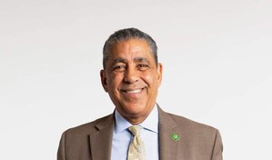 Espaillat condena pol&iacute;tica migratoria de Trump que endurece acceso a la residencia permanente