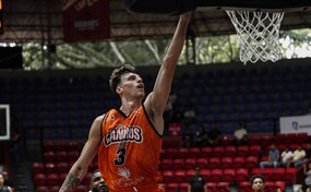 Titanes vencen a Marineros en el debut de Richard Bautista