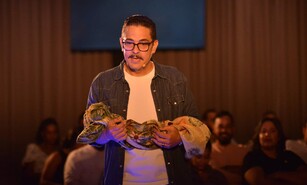 Luis Jos&eacute; Germ&aacute;n convierte el teatro en un acto de esperanza en Todas las cosas maravillosas