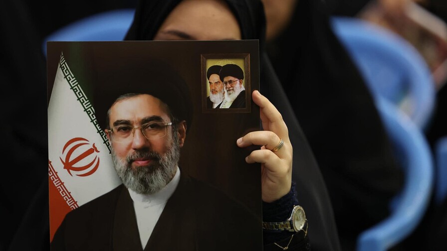 Ir&aacute;n dice que el l&iacute;der supremo solo sufri&oacute; heridas superficiales en el ataque de febrero