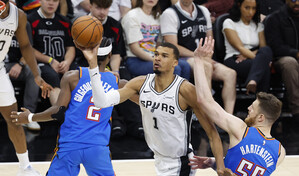Spurs igualan la final del Oeste ante Thunder con descomunal Wembanyama